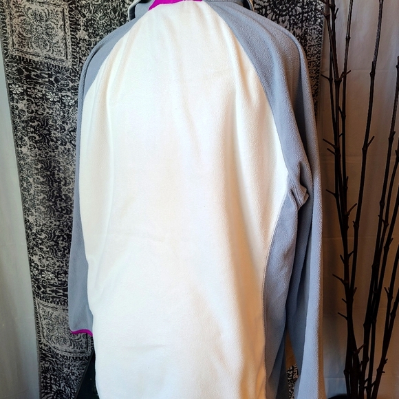 COLUMBIA..MUST HAVEEEE SWEATER - Picture 2 of 5